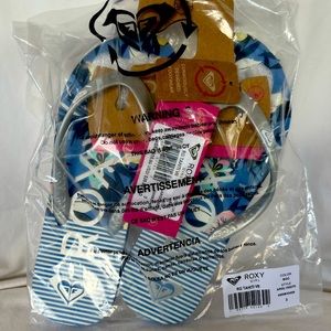 NWT Roxy Girl’s Size 3 floral Slippers Flipflops Sandal
